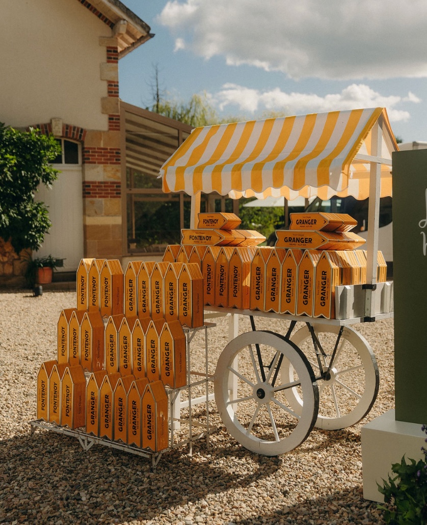 velvetrendezvous-charrette-candy-jaune