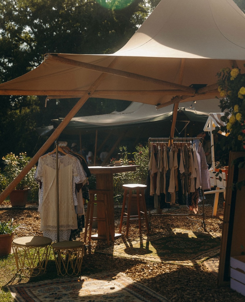 velvetrendezvous-mange-debout-bois